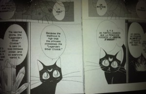 Comparaison de l'ancienne édition française (à droite - publiée dans le sens "français") et de l'édition Shinzôban américaine de Sailor Moon (à gauche - publiée dans le sens "japonais") : la chatte Luna a été entièrement redessinée pour mieux correspondre au chara-design du personnage ; la case présentant le cristal d'argent connaît elle aussi le même sort.